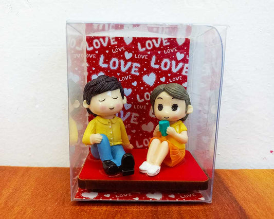 Cute Couple Figurine D4