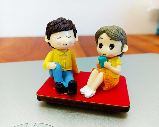 Cute Couple Figurine D4