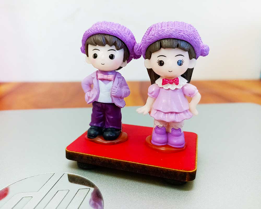 Cute Couple Figurine D7