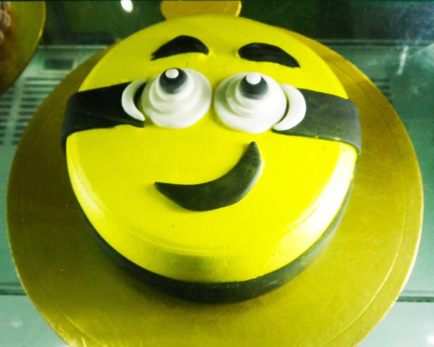 Minion Face Cake