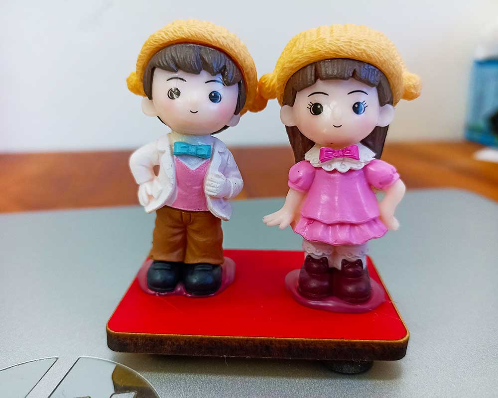 Cute Couple Figurine D6