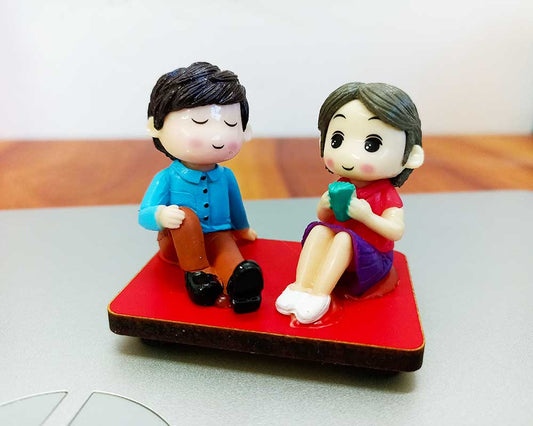 Cute Couple Figurine D8