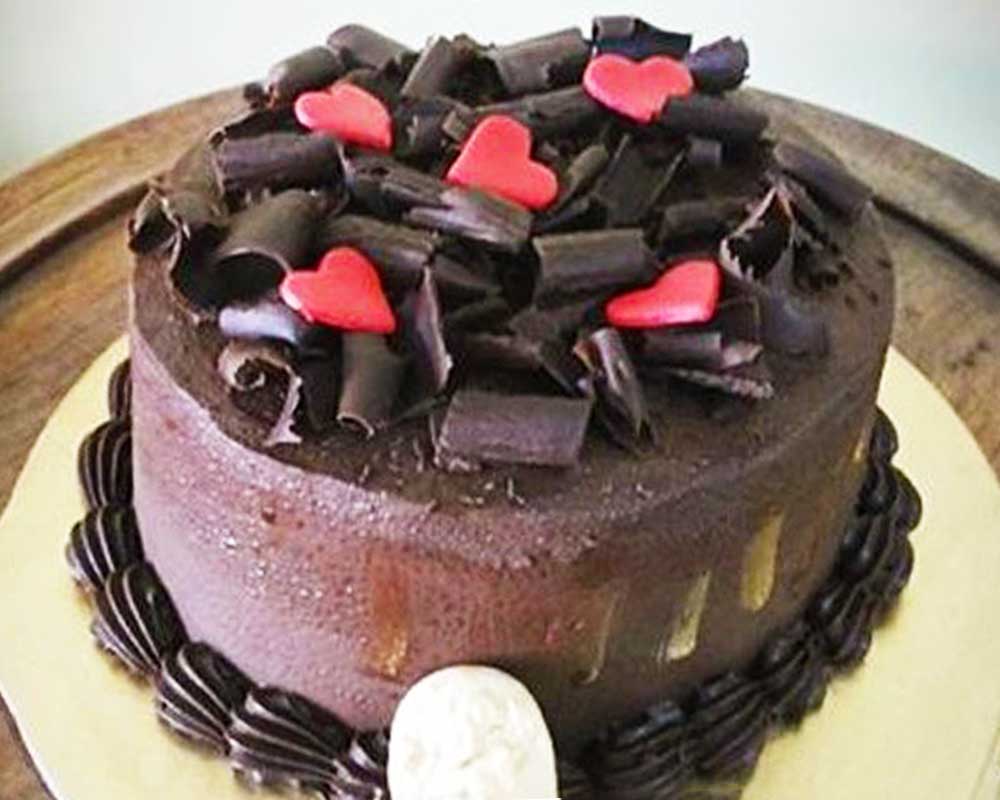 Chocolate Cake with red hearts